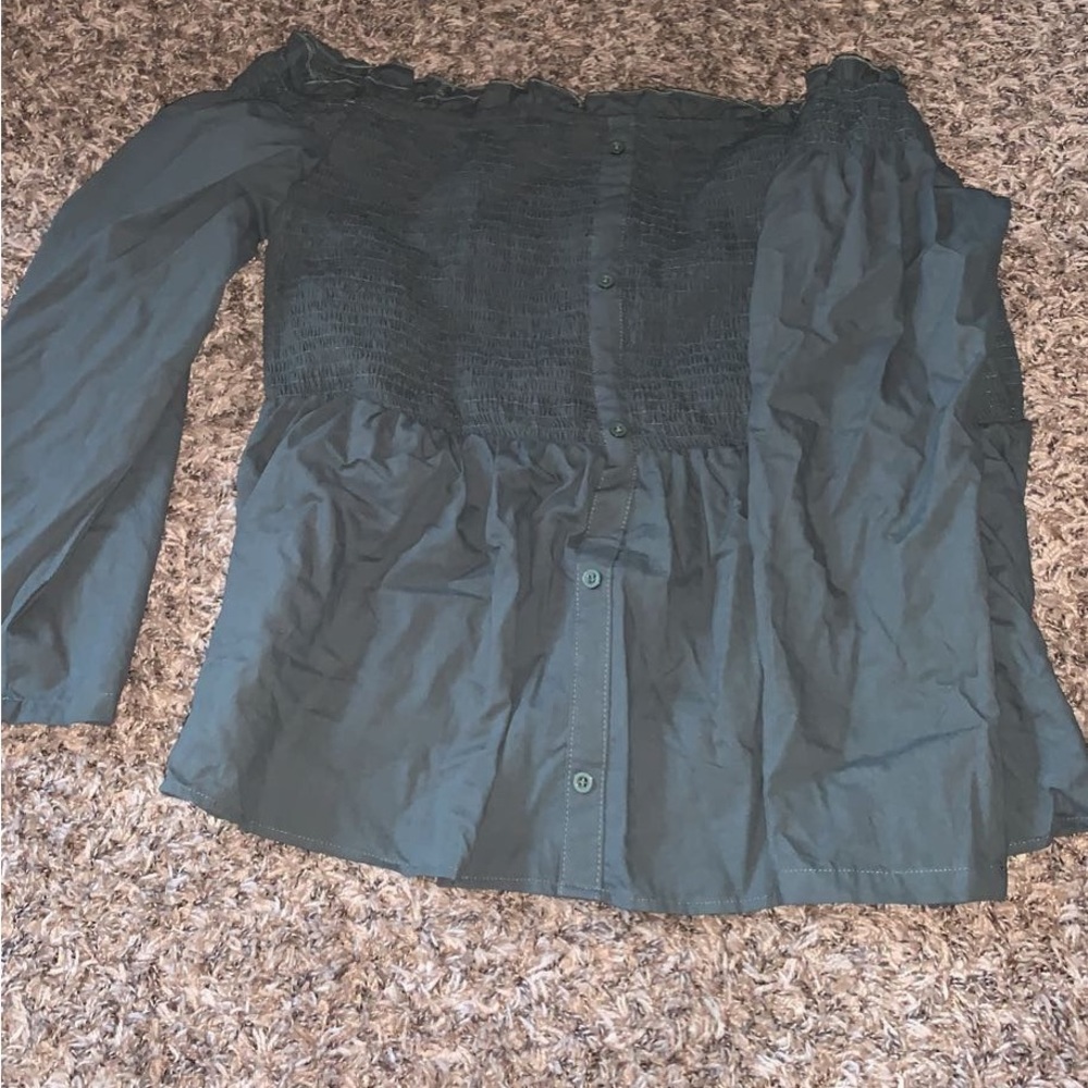 Hunter green stretchy blouse.